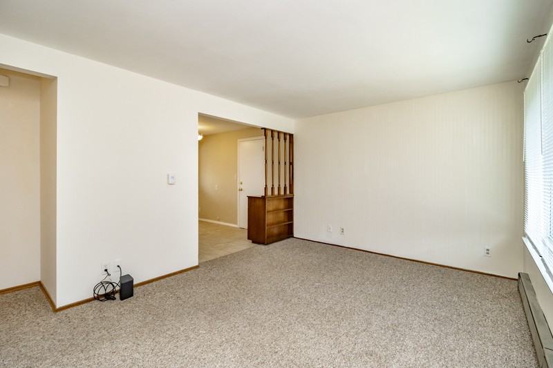 704 4th St Ne - Photo 3 of 31