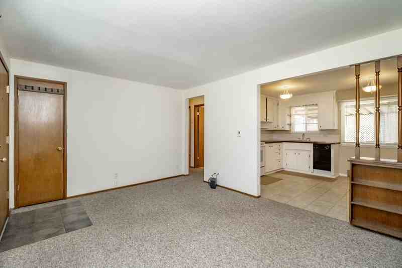 704 4th St Ne - Photo 5 of 31