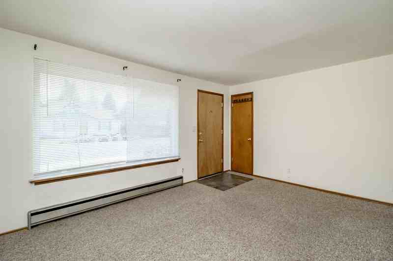 704 4th St Ne - Photo 6 of 31