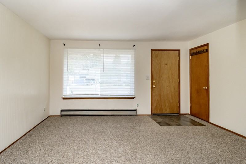 704 4th St Ne - Photo 7 of 31