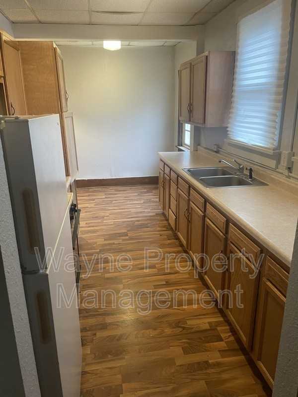 546 2nd St #8 - Photo 2 of 9