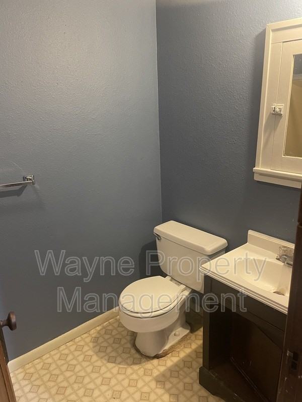 546 2nd St #8 - Photo 6 of 9