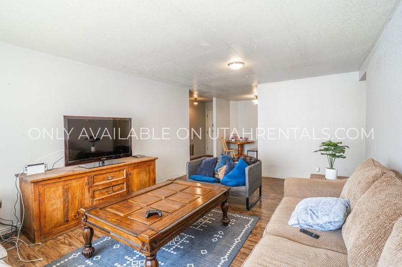 850 N University Ave #201RM4SW - Photo 4 of 20