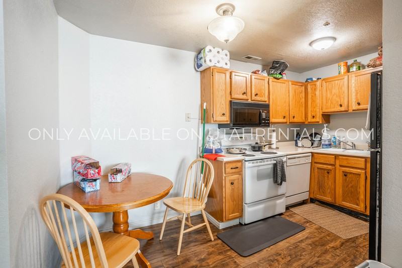 850 N University Ave #201RM4SW - Photo 5 of 20