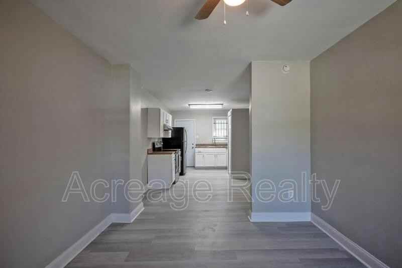 2036 W 11th St - Photo 3 of 17