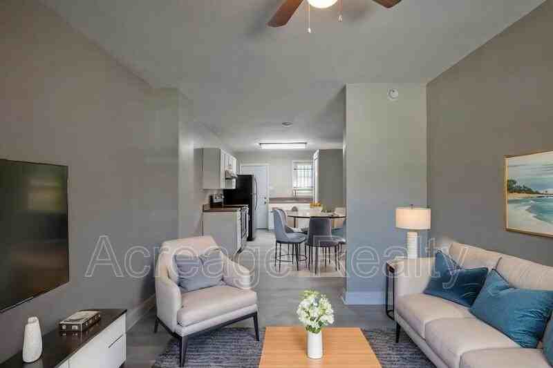 2036 W 11th St - Photo 4 of 17