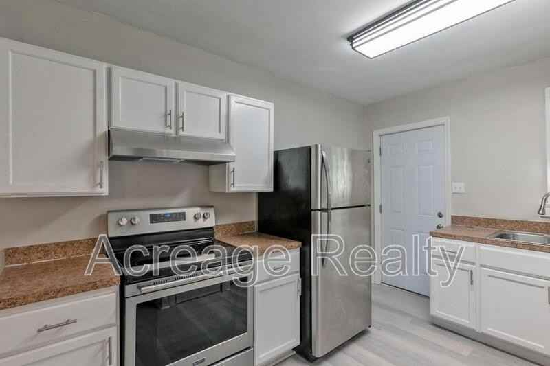 2036 W 11th St - Photo 7 of 17