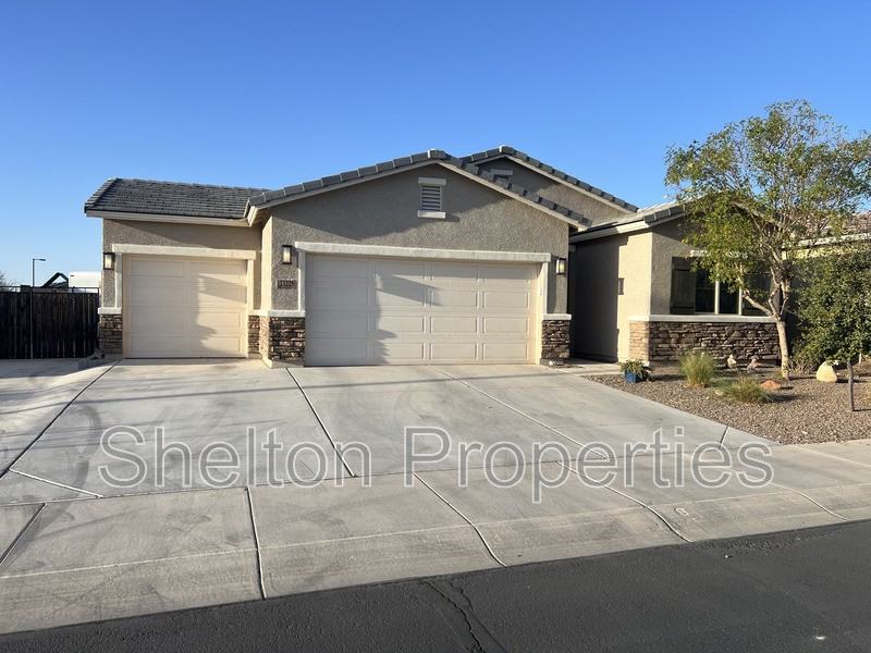 21225 W Palm Ln - Photo 2 of 7