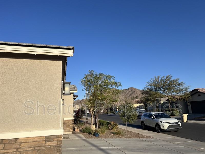 21225 W Palm Ln - Photo 3 of 7