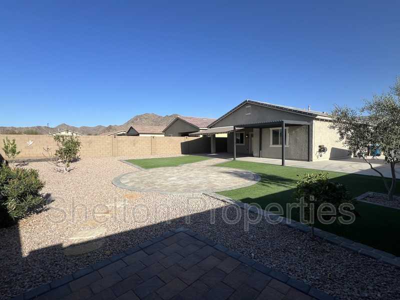 21225 W Palm Ln - Photo 4 of 7