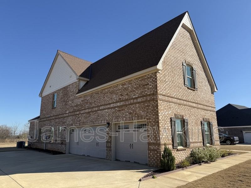 526 Midland Dr ##Al - Photo 2 of 10