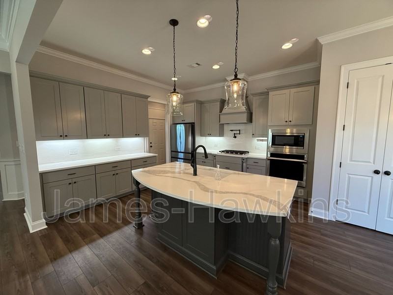 526 Midland Dr ##Al - Photo 3 of 10