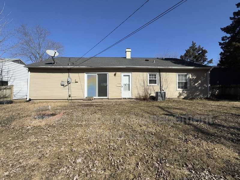 1004 Oakland Dr - Photo 3 of 11
