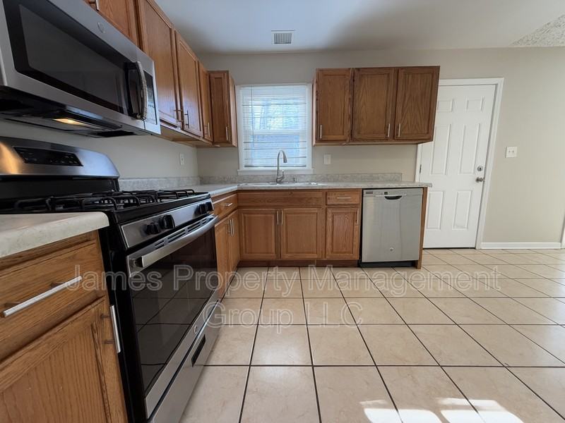 1004 Oakland Dr - Photo 4 of 11