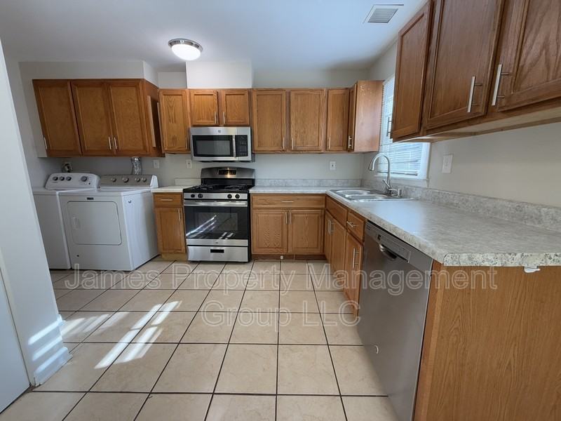 1004 Oakland Dr - Photo 5 of 11
