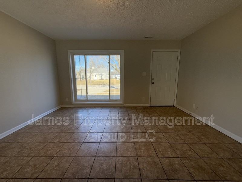 1004 Oakland Dr - Photo 6 of 11