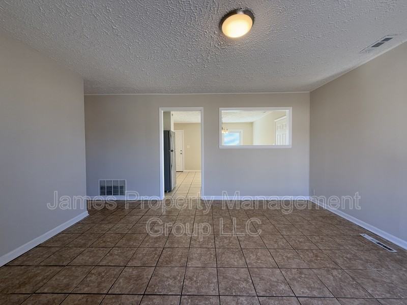 1004 Oakland Dr - Photo 7 of 11