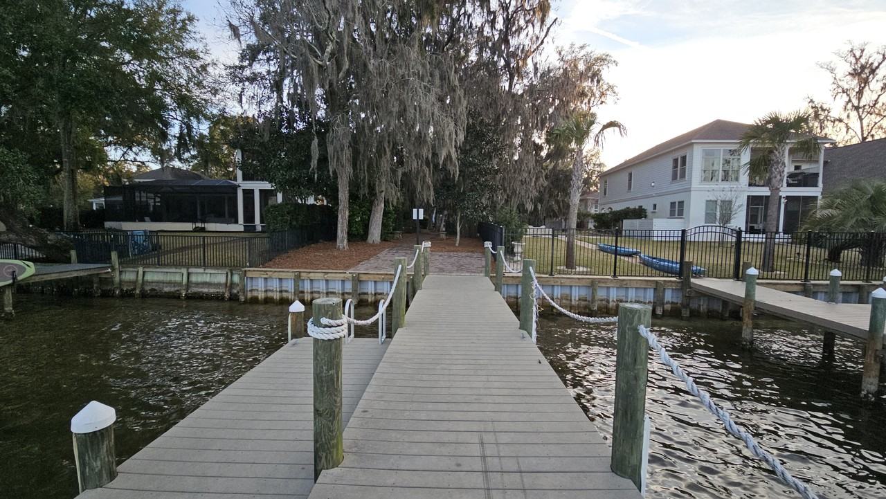 76 Beacon Point Dr - Photo 2 of 32