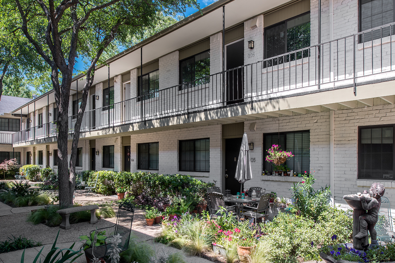 Austin's Place Apartments - Photo 4 of 39