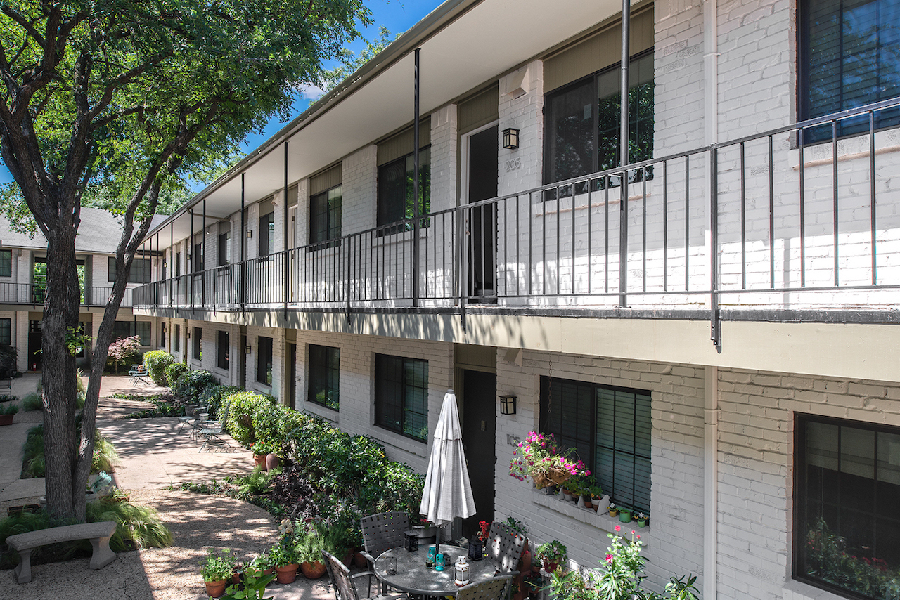 Austin's Place Apartments - Photo 5 of 39