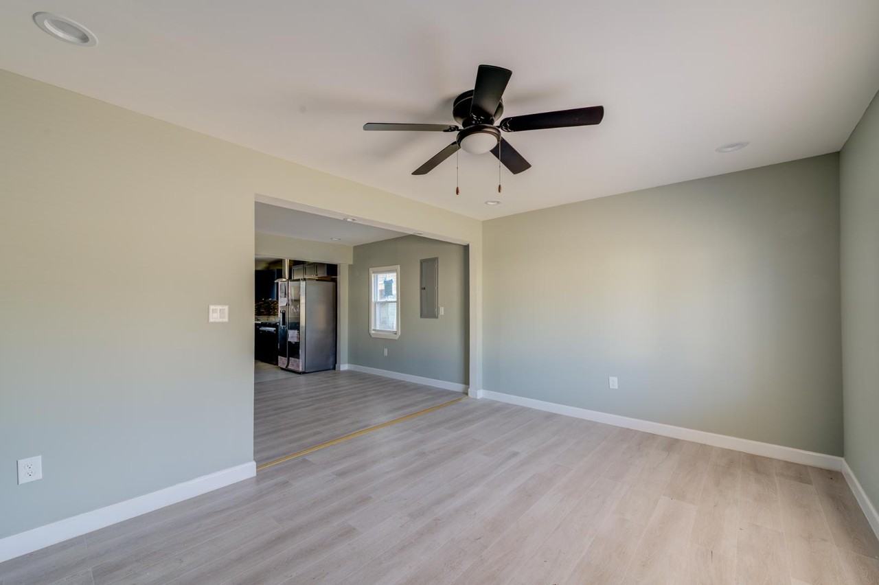 6010 Hancock Ave - Photo 6 of 20
