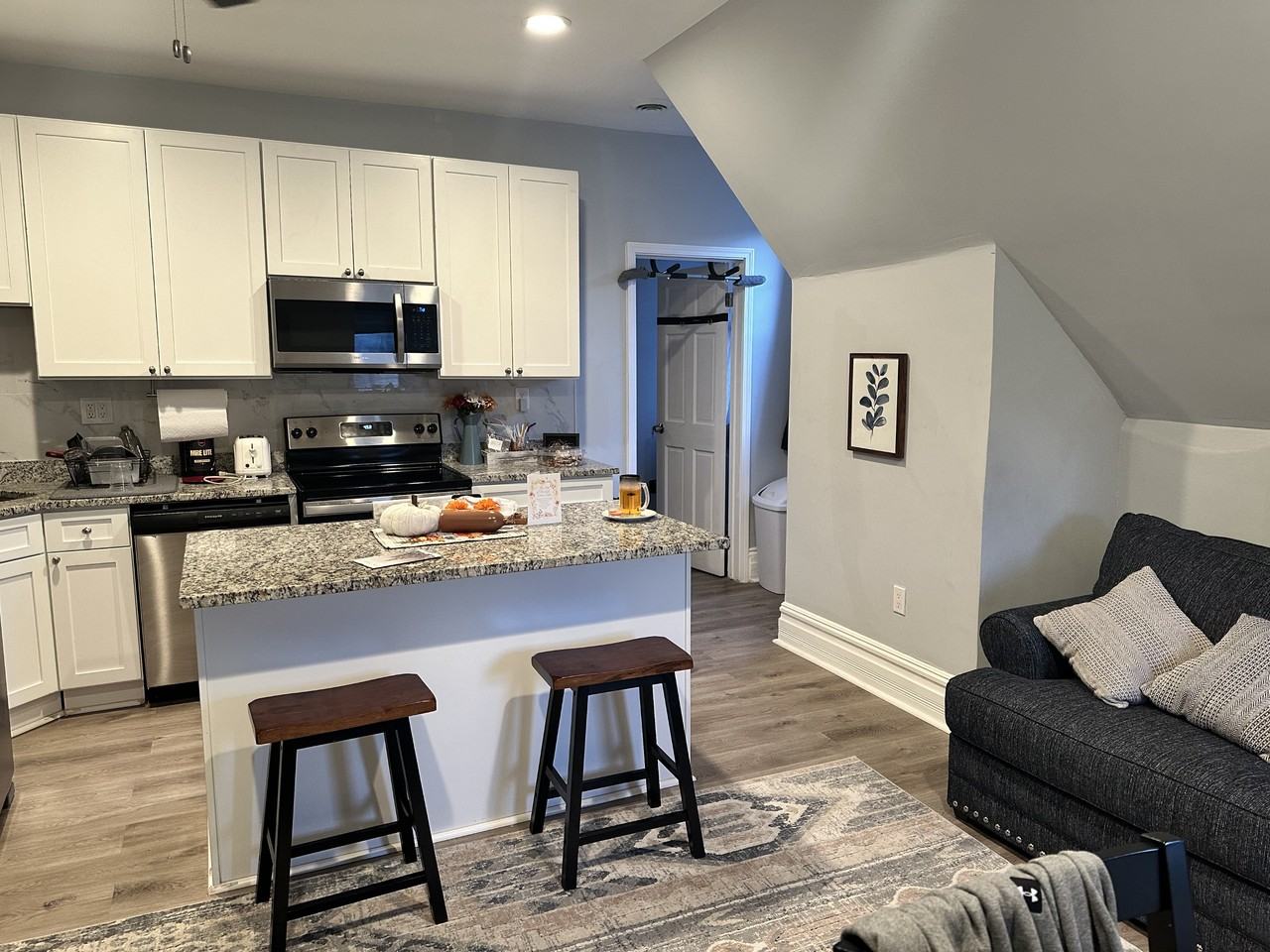 621 N Negley Ave #3rdFL - Photo 6 of 19