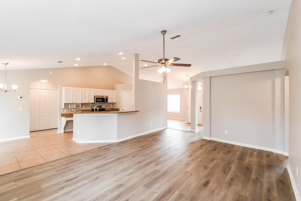 1266 Summit Oaks Dr E - Photo 3 of 16