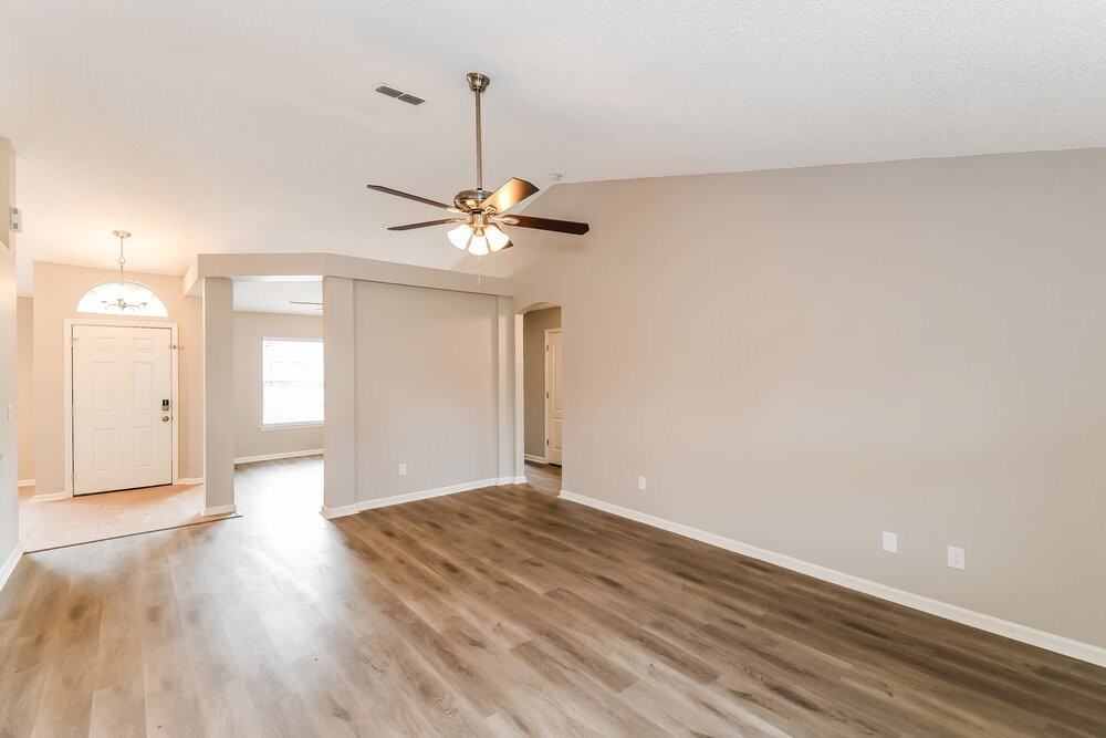 1266 Summit Oaks Dr E - Photo 5 of 16