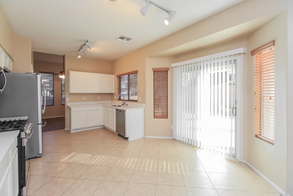 21299 E Lords Way - Photo 7 of 17