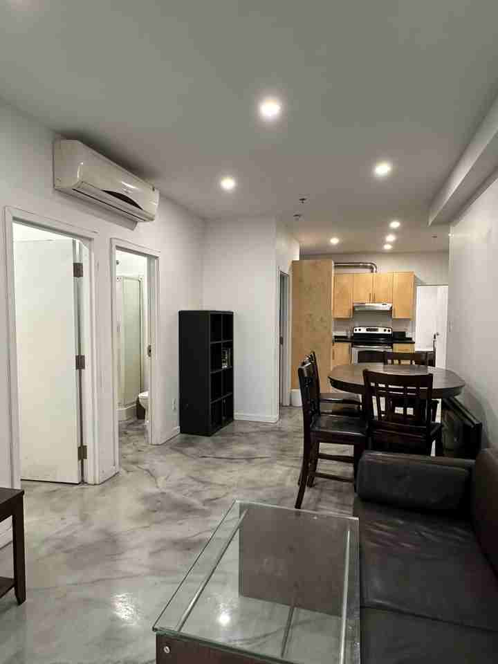 2080 Rue Clark - Photo 3 of 18