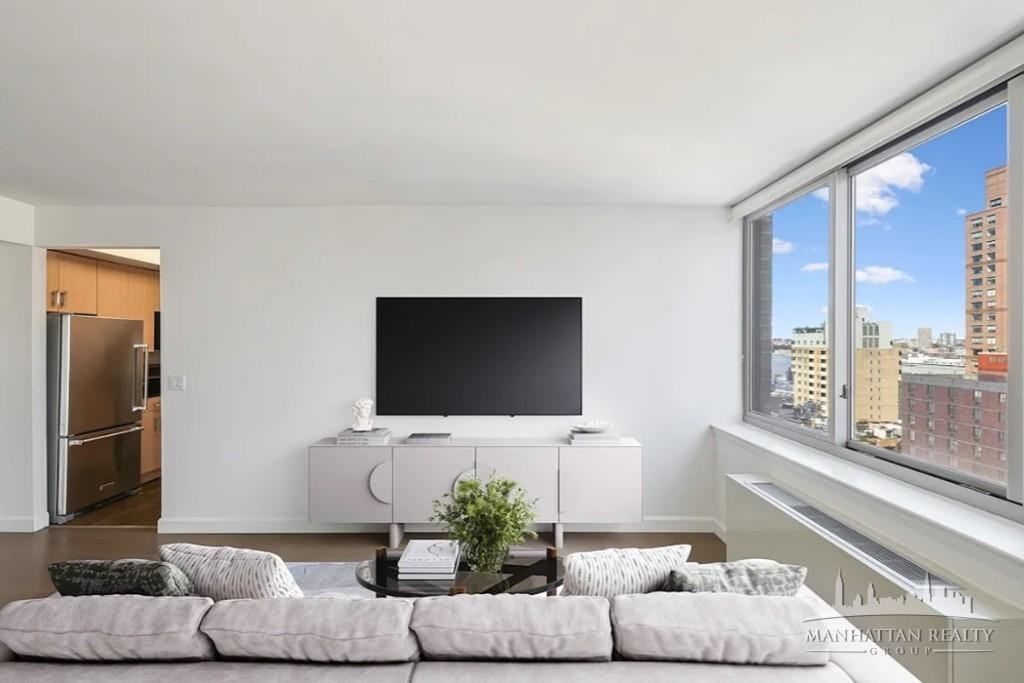 10th Ave #18B - Photo 4 of 10