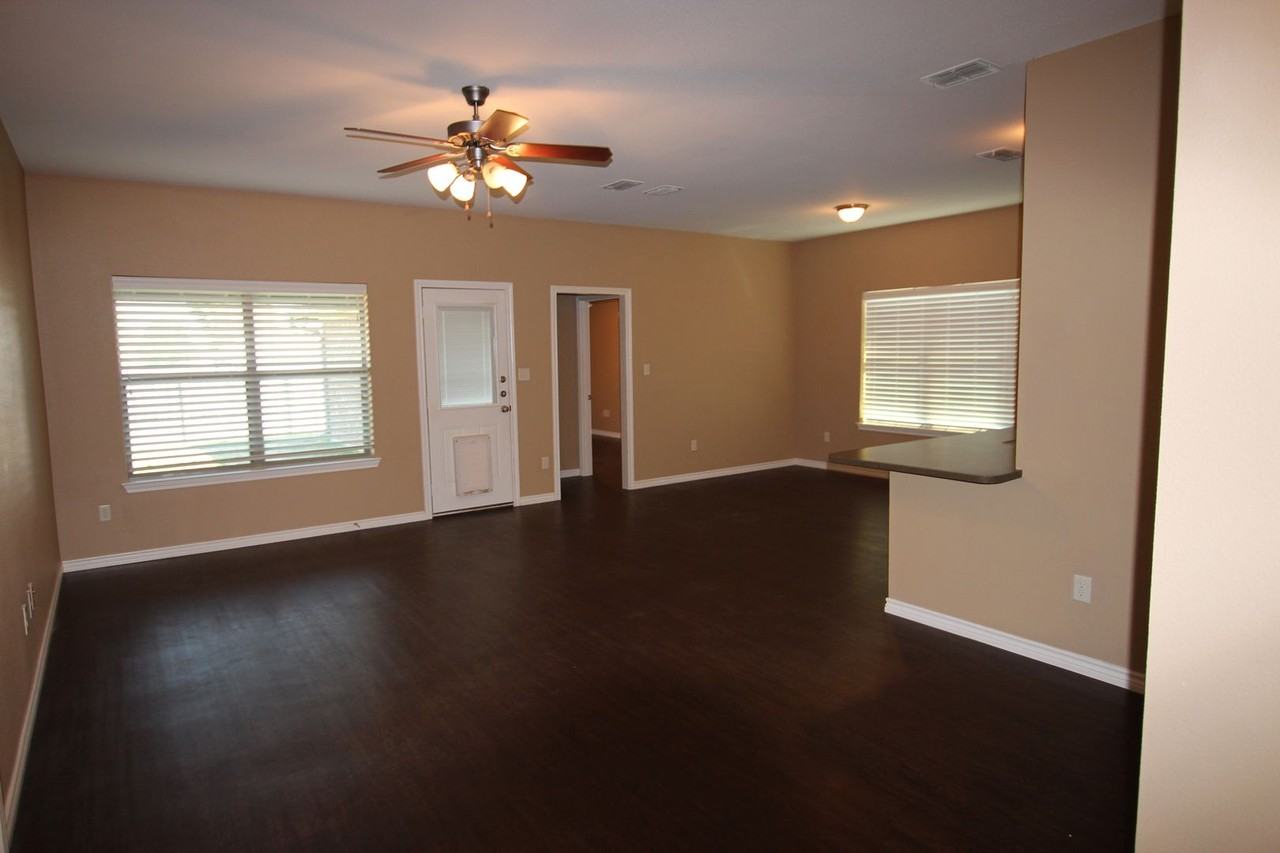 19392 King Ranch Dr - Photo 2 of 25