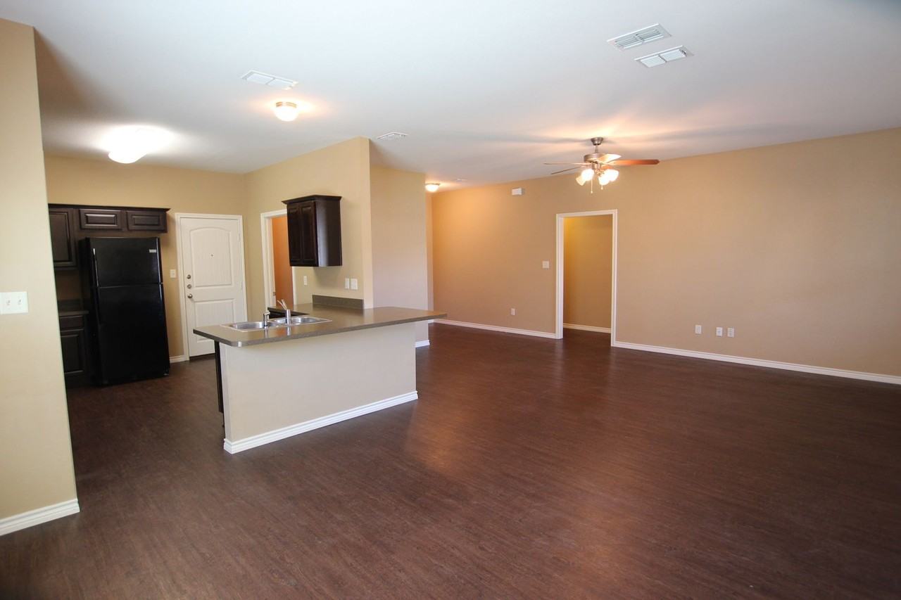 19392 King Ranch Dr - Photo 3 of 25