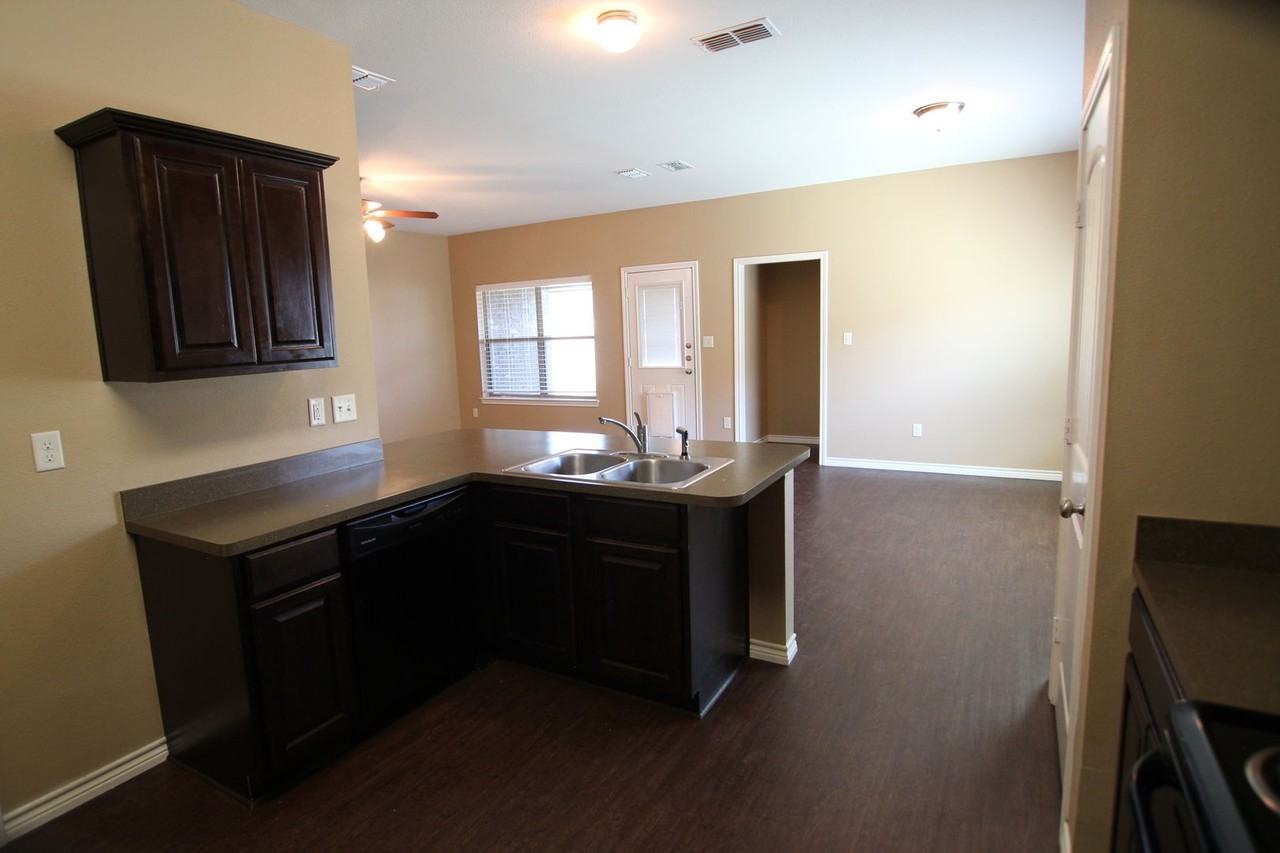 19392 King Ranch Dr - Photo 4 of 25