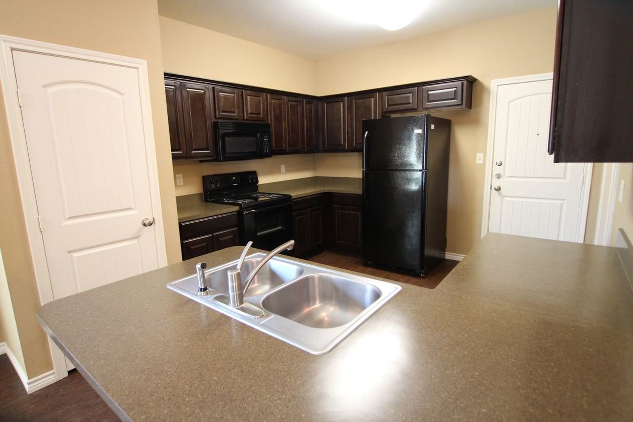 19392 King Ranch Dr - Photo 5 of 25