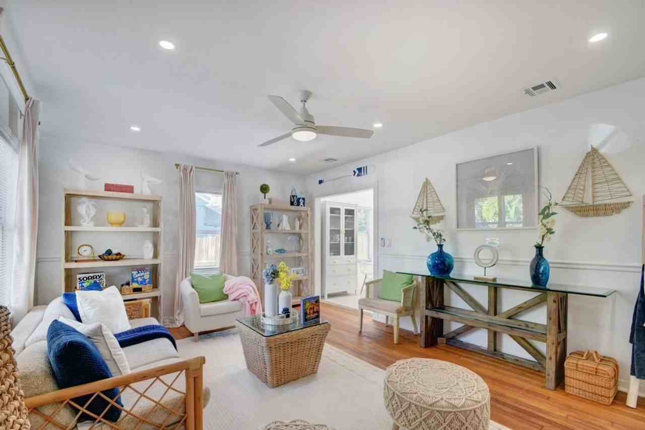 1128 N L St - Photo 3 of 15