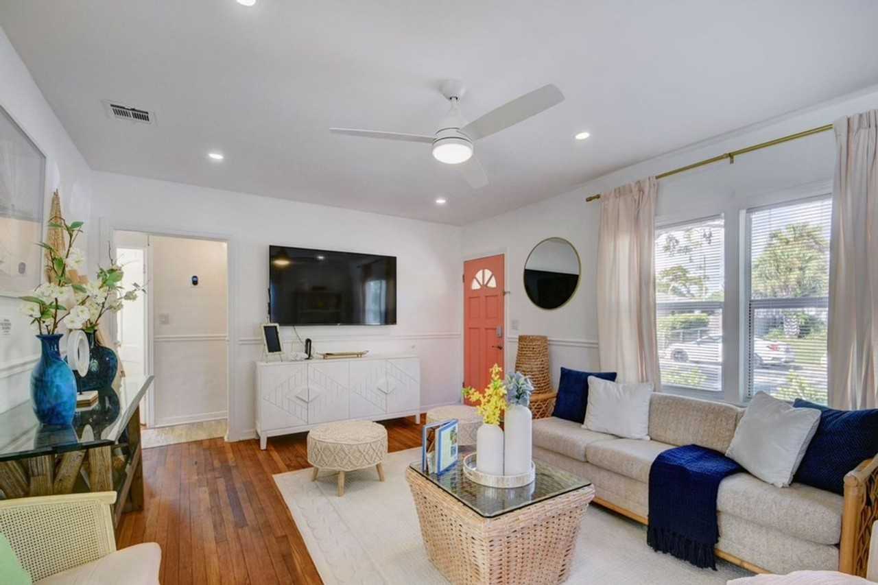 1128 N L St - Photo 2 of 15