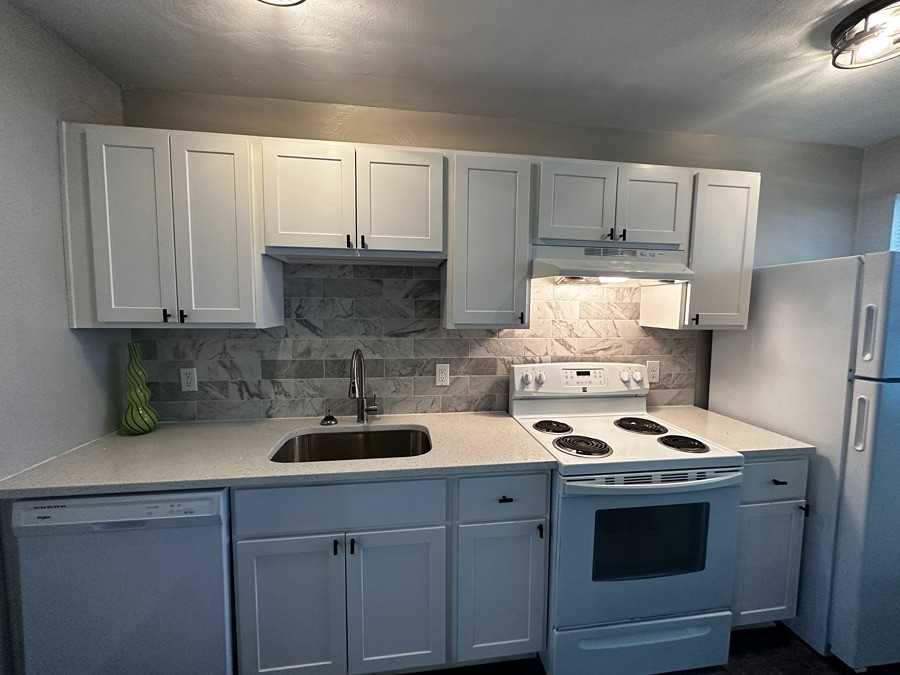 401 East Ocean Avenue #14 - Photo 3 of 8