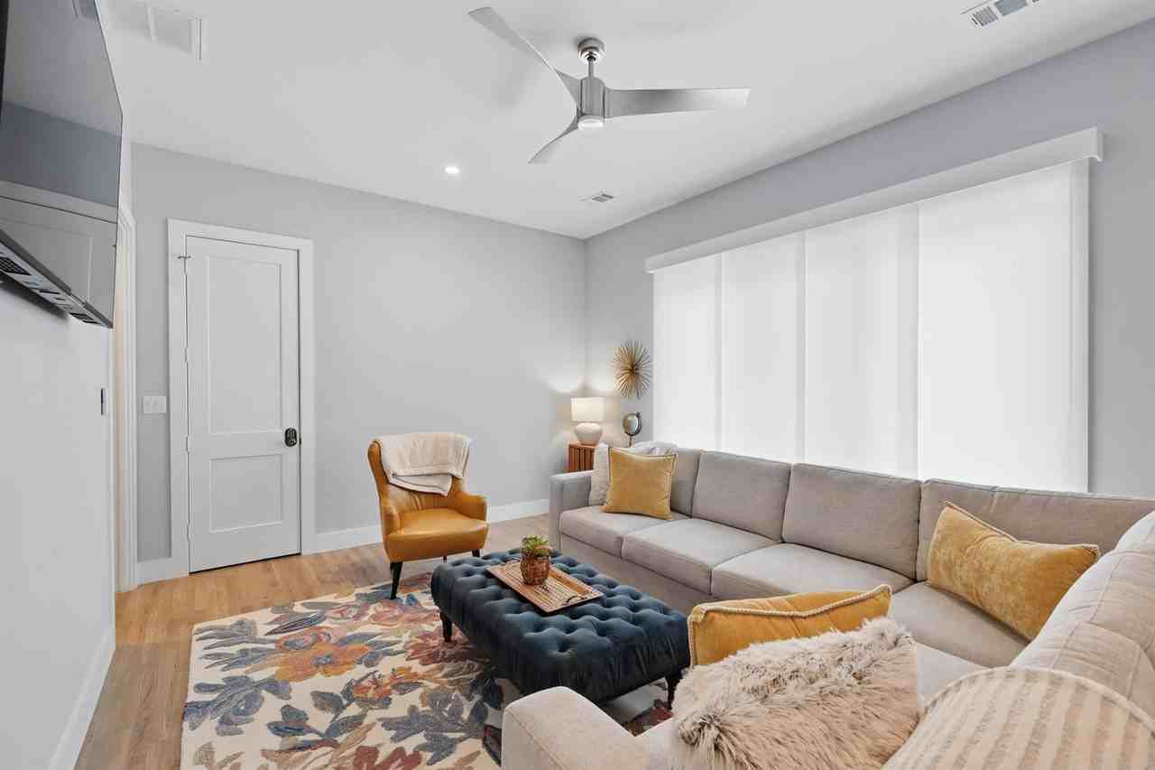 428 Highwood Trl #1057724P - Photo 4 of 45