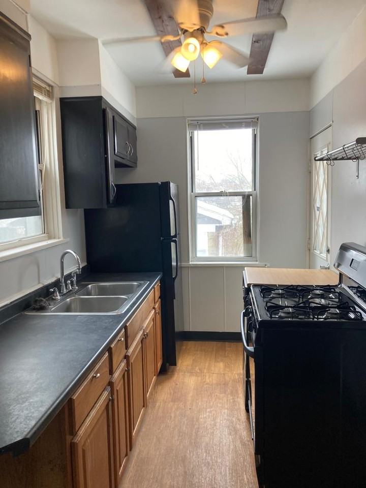 2615 Mackinaw Avenue - Photo 2 of 9