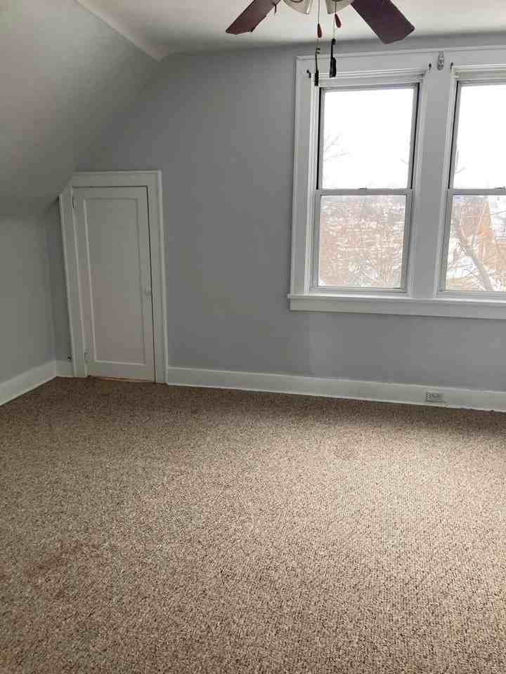 2615 Mackinaw Avenue - Photo 3 of 9