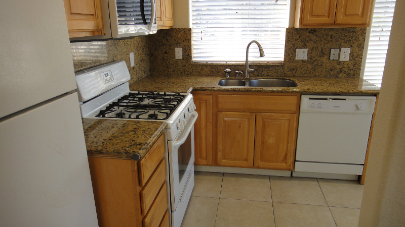 1321 D St - Photo 2 of 17