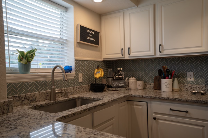 541 W Hancock St #541 - Photo 3 of 16