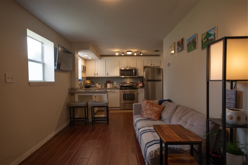 541 W Hancock St #541 - Photo 6 of 16