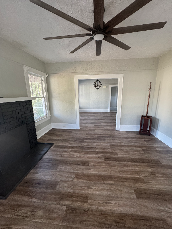 1433 Mary St - Photo 3 of 13