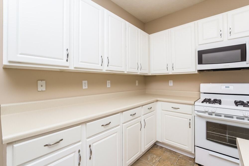 228 Chamberlyn Ln - Photo 4 of 15