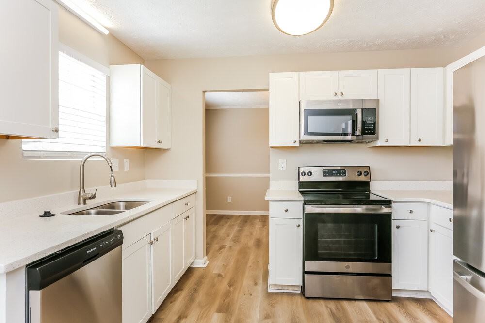 609 Fern Ter Se - Photo 7 of 17