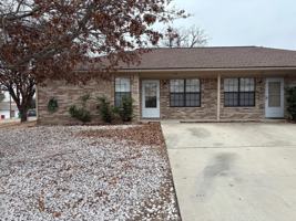 featured image of 400 Cottonwood Dr #400