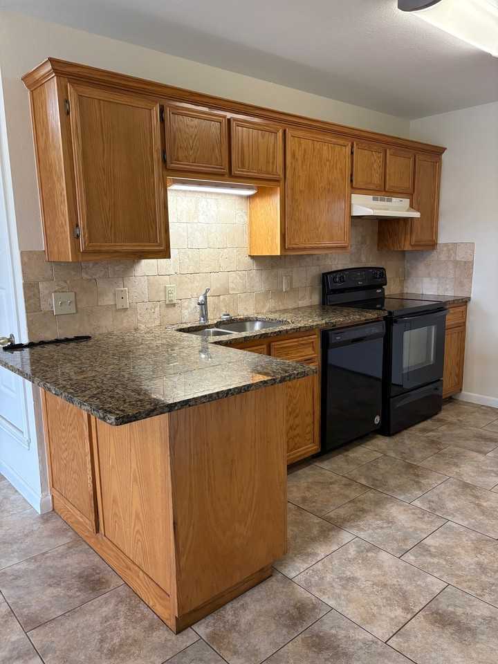 400 Cottonwood Dr #400 - Photo 3 of 8