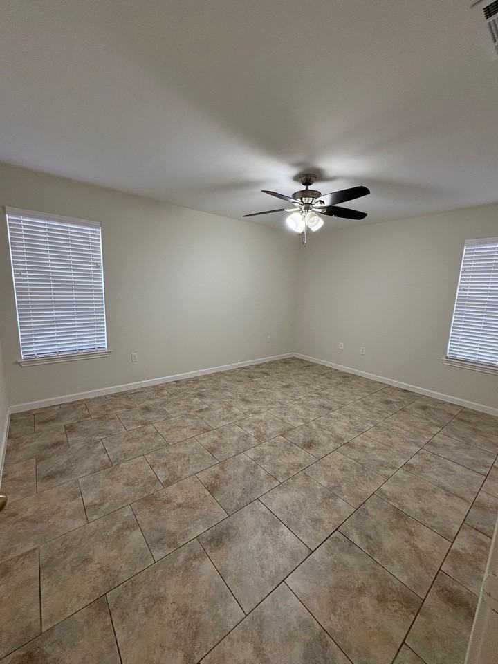 400 Cottonwood Dr #400 - Photo 4 of 8